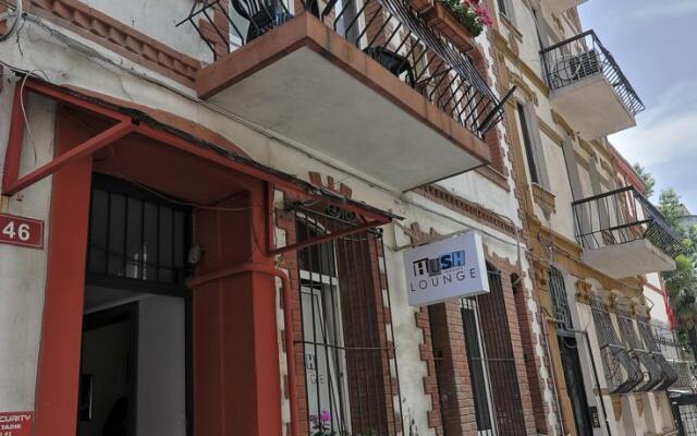 Hush Hostel Lounge Стамбул вид на фасад