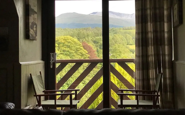 Highland Comfort With Mountain Views