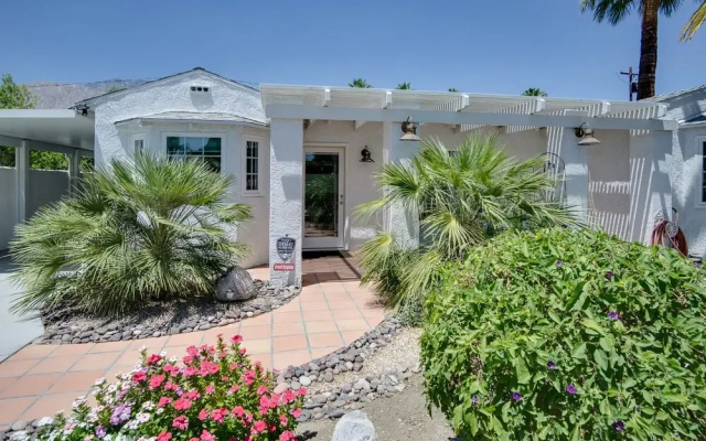 Lovely Palm Springs 2BR by RedAwning