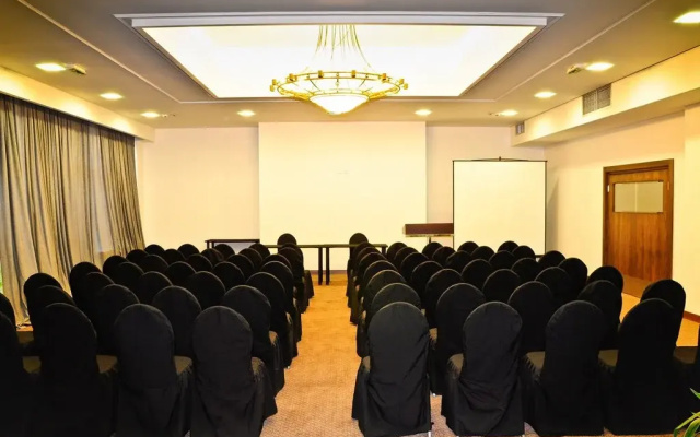 Отель Moxy Belgrade