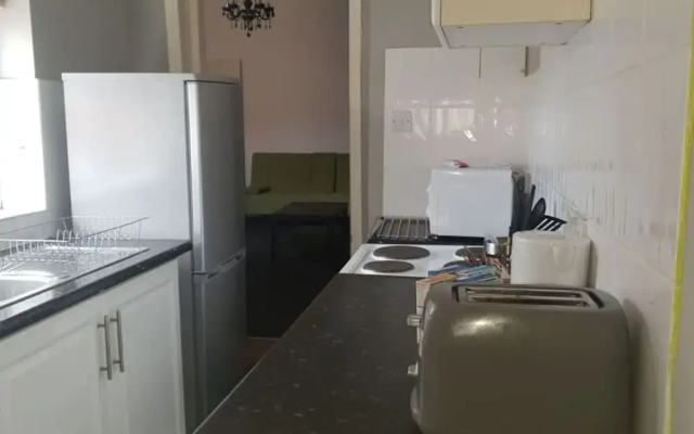 Gateshead's Amethyst 3 Bedroom Apt, Sleeps 6 Guest