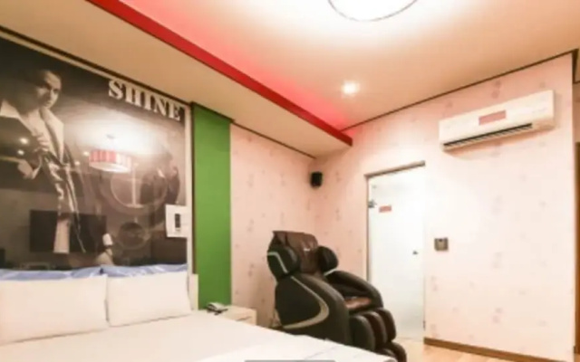 Shine Motel