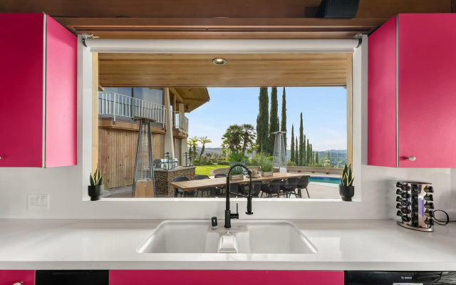 Via Vallarta - An Architecturally Significant California Modern Home