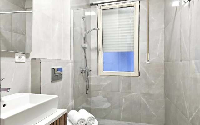 Two Bedroom Apartment With Sea View-021