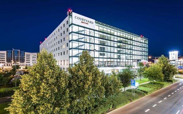 Отель Courtyard by Marriott Prague Airport Чехия, Прага - 11 отзывов об отеле, цены и фото номеров - забронировать отель Courtyard by Marriott Prague Airport онлайн вид на фасад