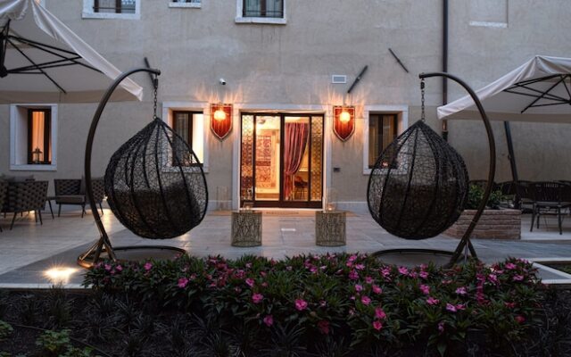 Santa Croce Boutique Hotel вид на фасад