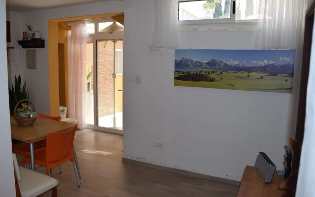 Central villa apartment pool & parking