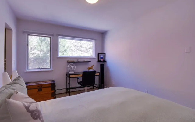 Tranquil Avon Vacation Unit w/ Luscious Views