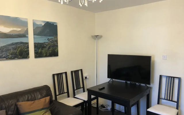 1 Bed-sleeps 4-free Parking-15 Min to Putney