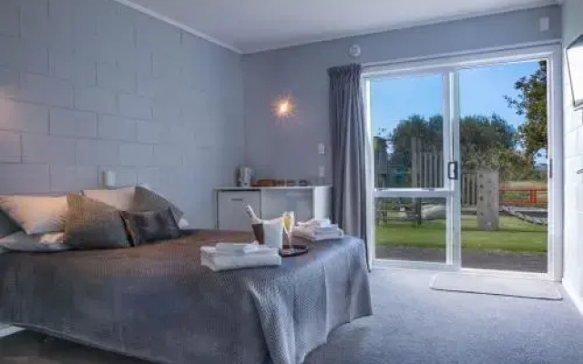 Waihi Beach Hotel