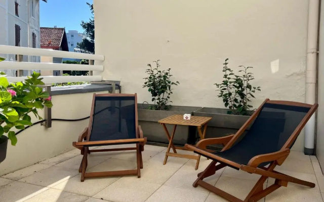 120m2 Avec Deux Terrasses Ensoleillees a Biarritz
