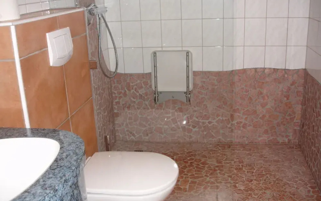 Beautiful Family Apartment With Swimming Pool, Conservatory and Balcony