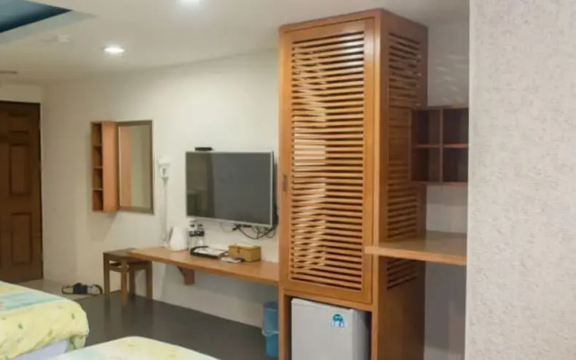 Xinyu Holiday Inn