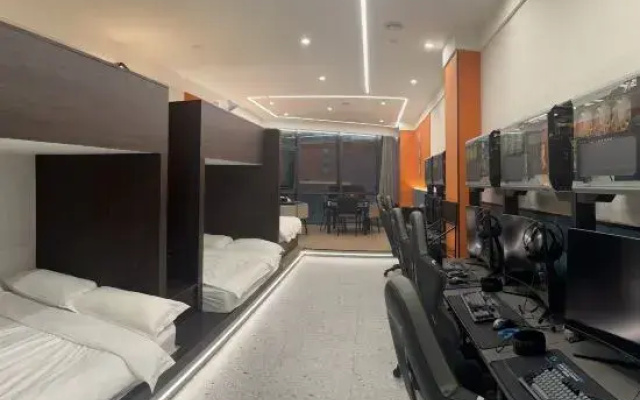 Baojing Sifangyuan E-sports Hotel