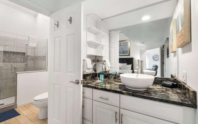 Vacay Getaway - Condo for 8