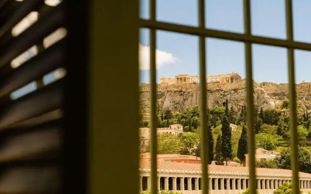 CH Adrianou Suites