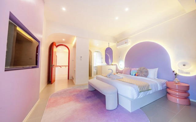 Candy House Pool Villa with KTV