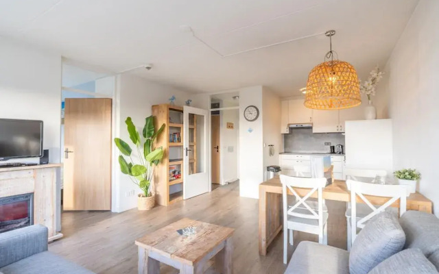 4-person Apartment With Island View