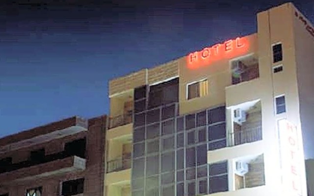 Golden Rose Hotel вид на фасад