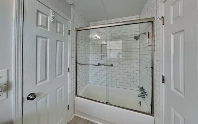 Lindy-B by Topsail Realty