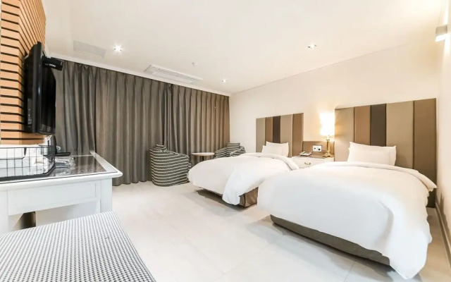 Jinju Hotel Owl
