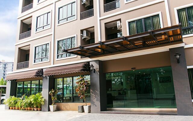 B2 Sriracha Premier Hotel вид на фасад