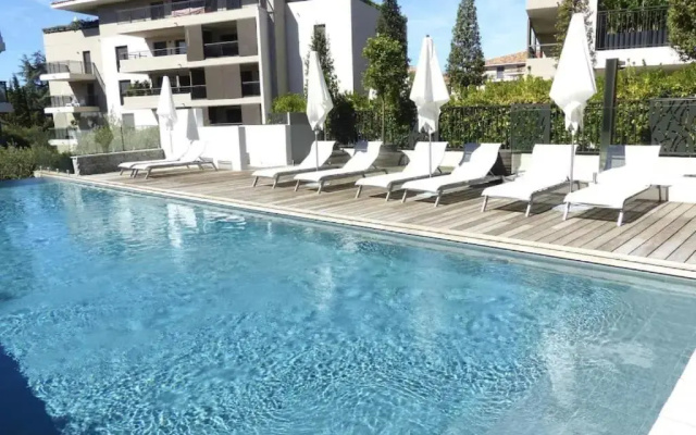 T4 Standing Exclusive Resort