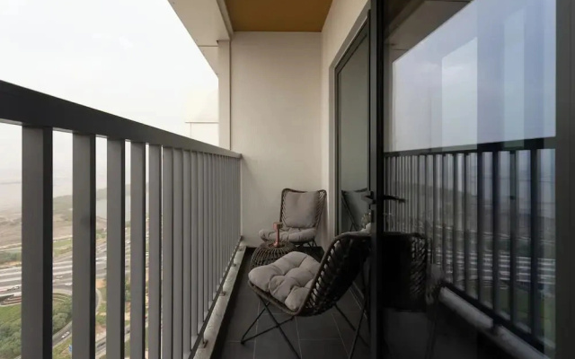 Luxury 1BR High-Floor Retreat