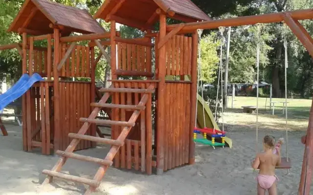 Tutajos Üdülőház és Kemping