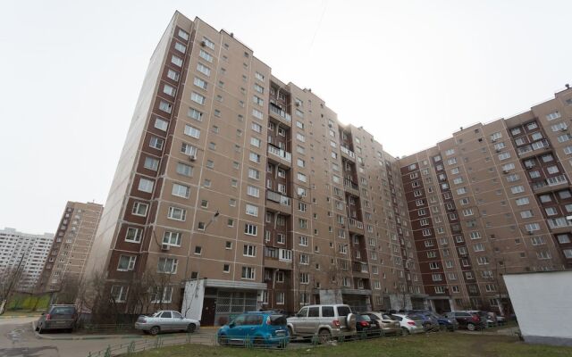 Гостиница Cozy 2 rooms ?partment on Novocherkassky Boulevard вид на фасад