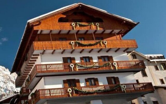 Hotel Panda in Cortina d'Ampezzo, Italy from 286$, photos, reviews - zenhotels.com hotel front