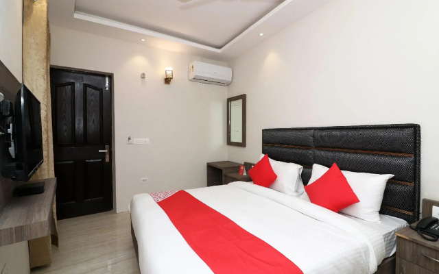 OYO Flagship 48283 Hotel Madhurapuri