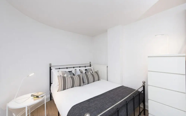 Stunning 1BR Kings Cross Flat!