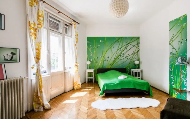 Revay 2 Apartment