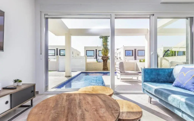 Casa Bos Dolphin Pool Jacuzzi 6p