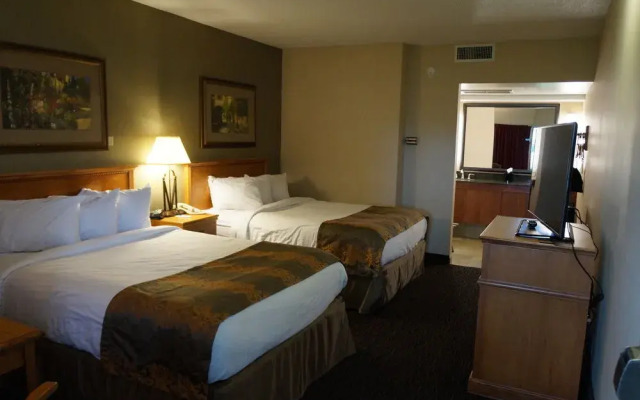 Biltmore Hotel & Suites