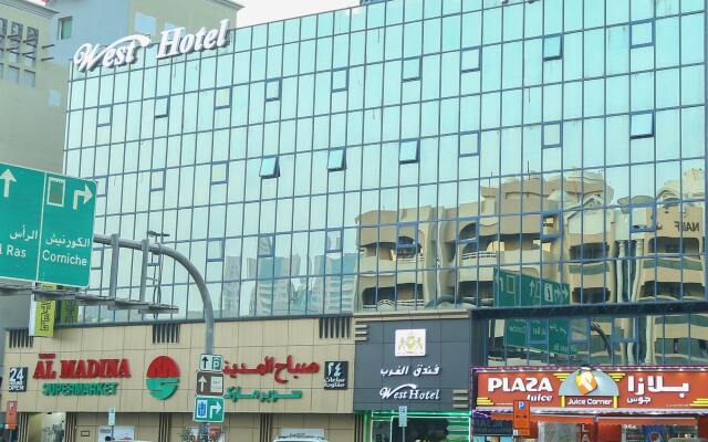 West Hotel вид на фасад