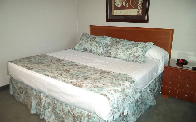 Colonial Valley Motel