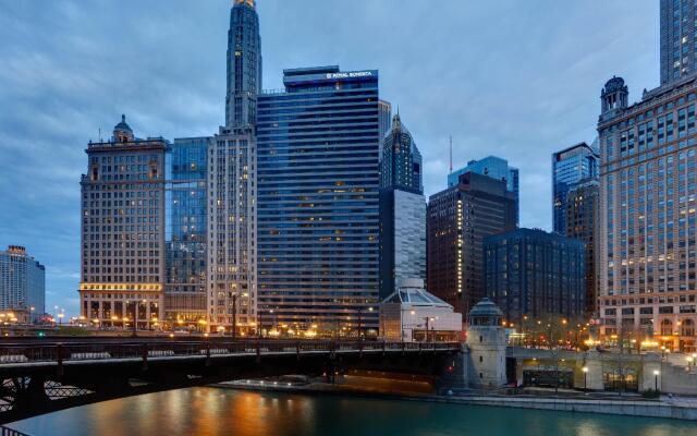 Отель Wyndham Grand Chicago Riverfront вид на фасад