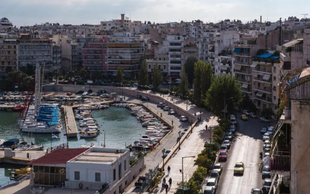 Piraeus Apartment with Endless View