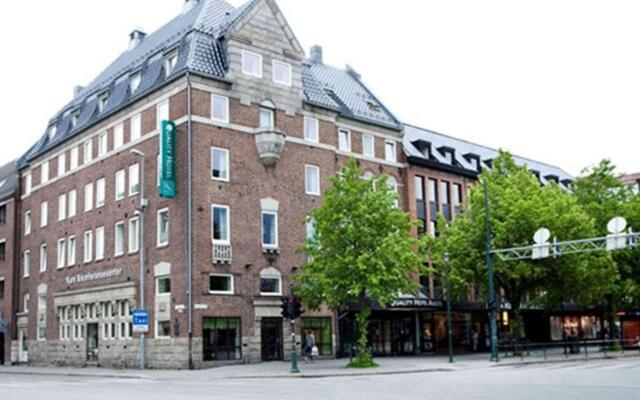 Quality Hotel Augustin вид на фасад