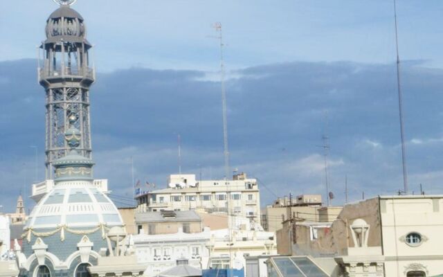 Отель Atico De Lujo Plaza Ayuntamiento Валенсия вид на фасад