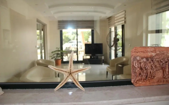 Marina Hotel