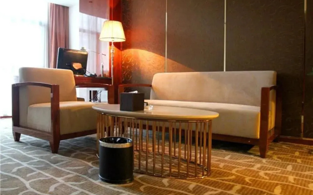 Vienna Hotel Xinyang Pingqiao Century Plaza Store