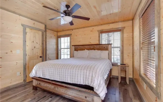 Mirror Pond - Four Bedroom Cabin
