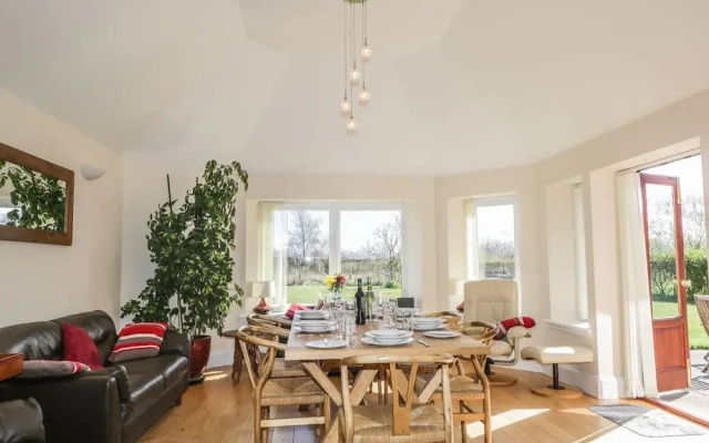 5 Williamston Steading