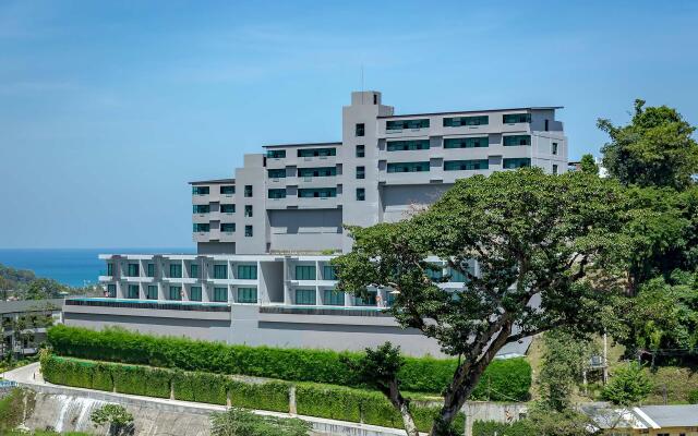 Отель Patong Bay Hill Resort вид на фасад