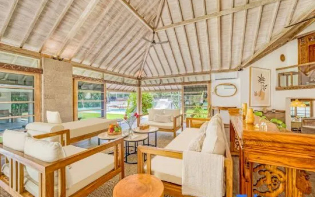 Villa Venice - 2000m2 Garden, right behind beach