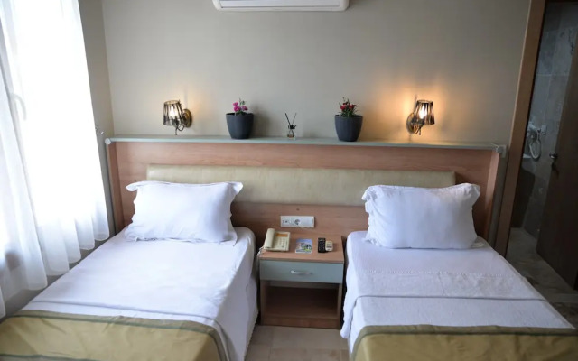 Ebruli Otel Cunda