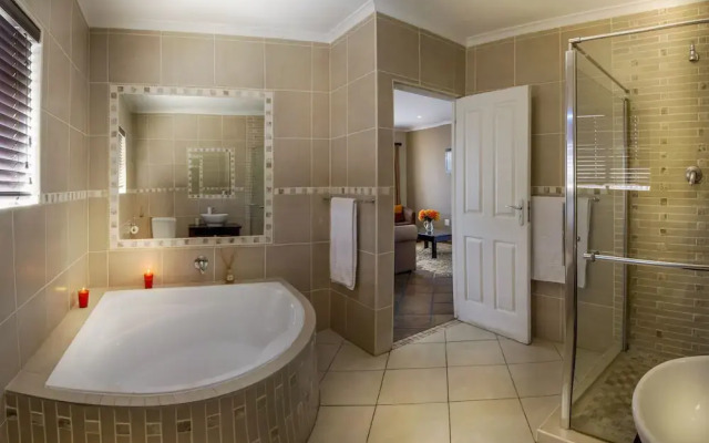 Room in B&B - Cozy Guest Room With Double Bed, Sofa bed and Kitchen, Near Port Elizabeth